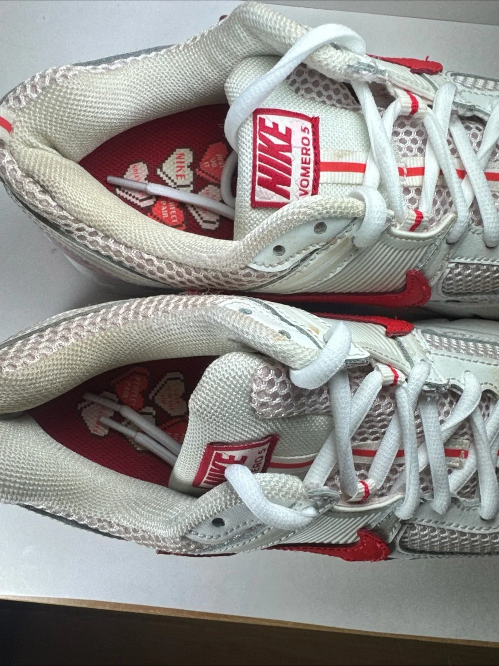 Nike Vomero 5 Valentine’s Size 5.5Y Kids White and Red Athletic Running Shoes
